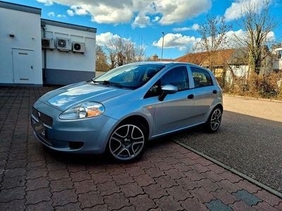 Gebraucht Fiat Grande Punto 77 PS (56 kW) 2008 Grau Kleinwagen