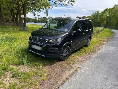 Gebraucht Peugeot Rifter 131 PS (96 kW) 2021 Schwarz Van / Kleinbus
