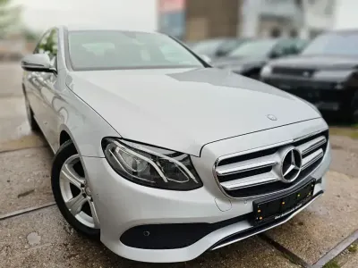 Gebraucht Mercedes E220 Avantgarde 194 PS (142 kW) 2016 Silber Limousine