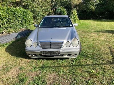 Mercedes E200
