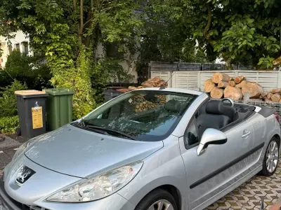 Gebraucht Peugeot 207 CC 119 PS (87 kW) 2007 Silber Cabrio