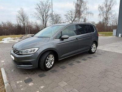 Gebraucht VW Touran Comfortline 150 PS (110 kW) 2018 Grau Van / Kleinbus