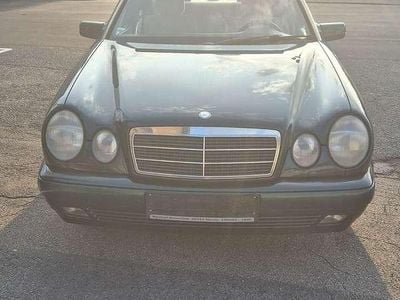 Mercedes E200
