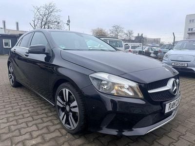 Schwarz (metallic) Gebraucht 2016 Mercedes A180 Urban Limousine | 11.590 € (Fairer Preis)