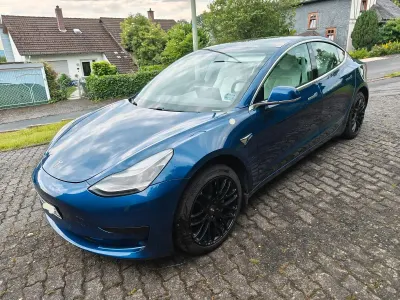 Gebraucht Tesla Model 3 Standard Range 239 kW (325 PS) 2019 Blau Limousine