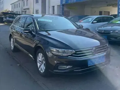 Używany VW Passat Business 150 KM (110 kW) 2021 Szary Kombi