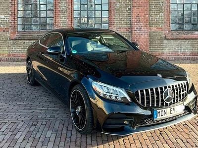 Schwarz Gebraucht 2018 Mercedes C180 AMG line Coupé | 23.900 € (Etwas zu teuer)
