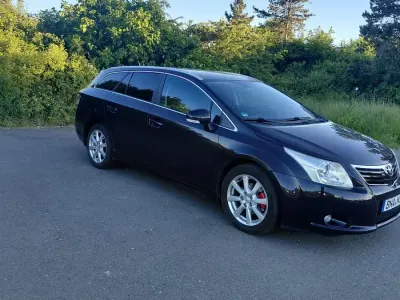 Gebraucht Toyota Avensis 126 PS (92 kW) 2010 Violet Kombi