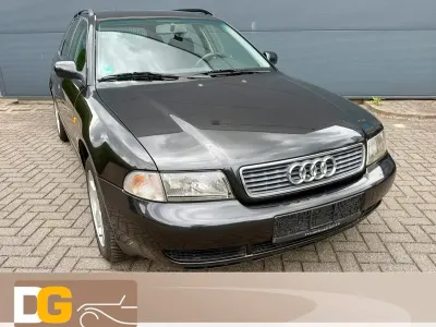 Gebraucht Audi A4 Basis 101 PS (74 kW) 1997 Schwarz Kombi
