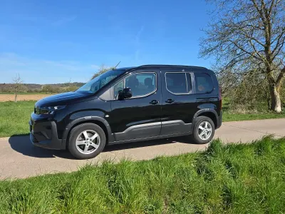 Gebraucht Peugeot Rifter 131 PS (96 kW) 2025 Schwarz Van / Kleinbus