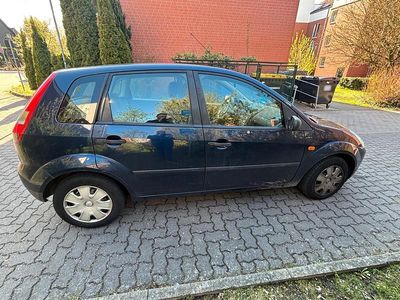 Gebraucht Ford Fiesta 80 PS (58 kW) 2004 Blau Kleinwagen