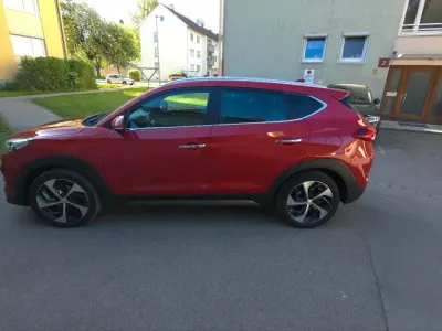 Gebraucht Hyundai Tucson 141 PS (103 kW) 2017 Rot SUV