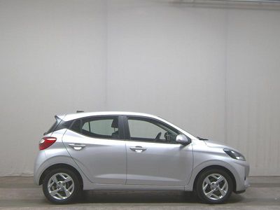 Gebraucht Hyundai i10 Trend 84 PS (61 kW) 2022 Silber Kleinwagen