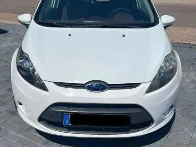 Gebraucht Ford Fiesta 60 PS (44 kW) 2009 Weiß Kleinwagen