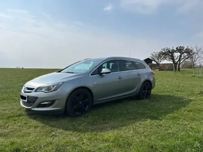 Używany Opel Astra Exklusiv 170 KM (125 kW) 2014 Srebrny Kombi