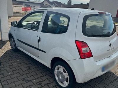 Weiß Gebraucht 2010 Renault Twingo Kleinwagen | 1.990 € (Etwas zu teuer)