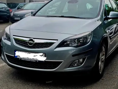 Gebraucht Opel Astra 165 PS (121 kW) 2012 Grau Kombi