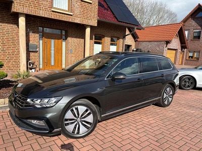 Second-hand VW Passat R-line 150 CP (110 kW) 2022 Gri Break