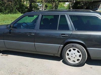 Second-hand Mercedes 220 150 CP (110 kW) 1995 Negru Berlinǎ