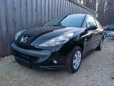 Gebraucht Peugeot 206 Basis 73 PS (53 kW) 2012 Schwarz Limousine