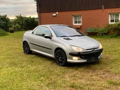 Gebraucht Peugeot 206 CC 109 PS (80 kW) 2002 Silber Cabrio