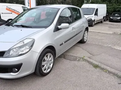 Gebraucht Renault Clio Dynamique 75 PS (55 kW) 2005 Platingrau Kleinwagen