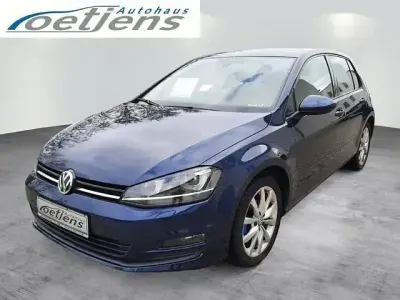 Używany VW Golf VII Comfortline 105 KM (77 kW) 2014 Niebieski Sedan/Limuzyna