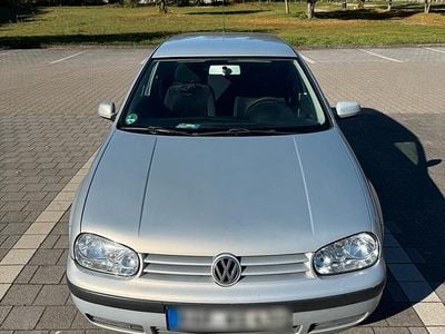 Grau Gebraucht 1999 VW Golf IV Kleinwagen | 1.700 € (Fairer Preis)
