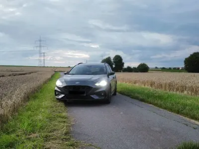 Gebraucht Ford Focus ST-Line 125 PS (91 kW) 2020 Grau Kombi