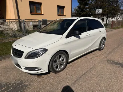 Gebraucht Mercedes B180 Style 109 PS (80 kW) 2015 Weiß Van / Kleinbus