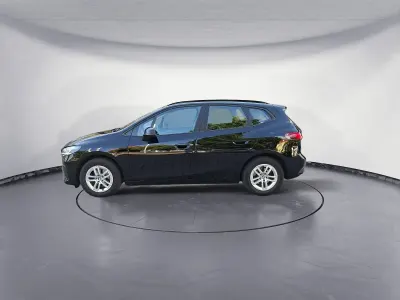 Gebraucht BMW 220 Active Tourer Luxury Line 170 PS (125 kW) 2023 Schwarz Van / Kleinbus