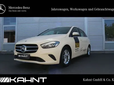 Używany Mercedes 180 Style 116 KM (85 kW) 2019 Beżowy Sedan/Limuzyna