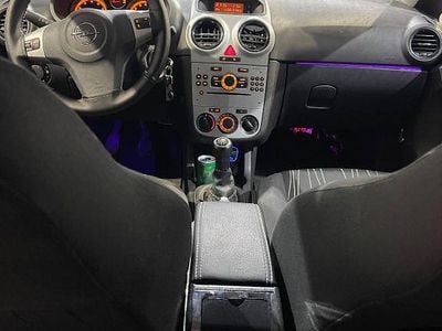 Second-hand Opel Corsa Edition 80 CP (58 kW) 2009 Argintiu Hatchback