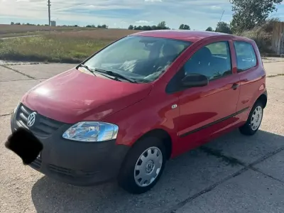 Gebraucht VW Fox 54 PS (39 kW) 2008 Rot Kleinwagen