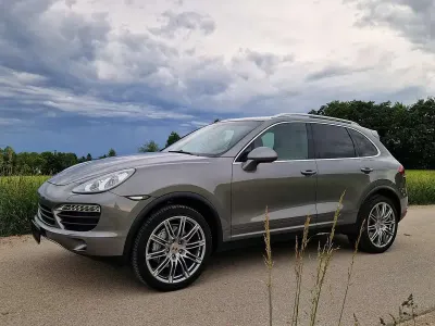 Gebraucht Porsche Cayenne S 400 PS (294 kW) 2012 Meteorgraumetallic SUV