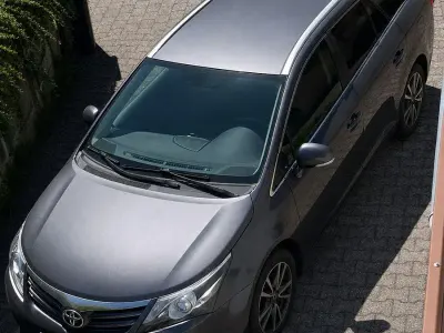 Usata Toyota Avensis Comfort 147 CV (108 kW) 2013 Grigio Station wagon