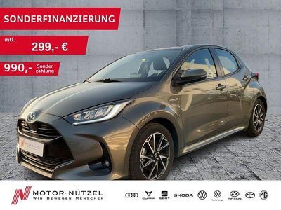 Grün Gebraucht 2021 Toyota Yaris Hybrid Club Limousine | 20.630 € (Fairer Preis)