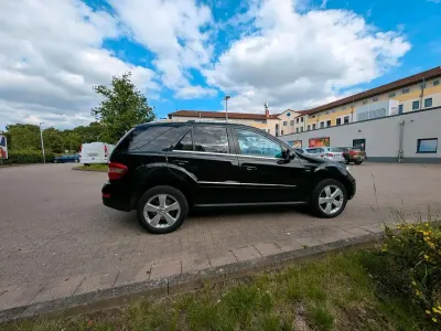 Gebraucht Mercedes ML300 204 PS (150 kW) 2010 Schwarz SUV