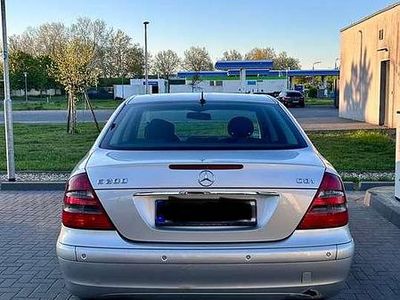 Mercedes E200