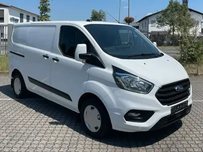 Gebraucht Ford 300 131 PS (96 kW) 2022 Weiß Van / Kleinbus