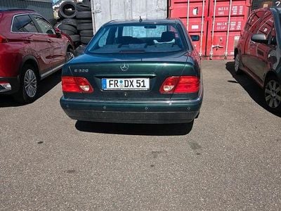 Mercedes E320
