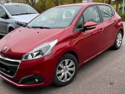 Gebraucht Peugeot 208 83 PS (61 kW) 2018 Rot Kleinwagen