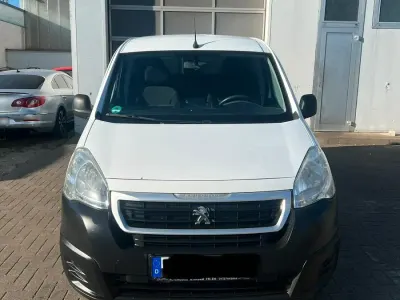 Gebraucht Peugeot Partner 99 PS (72 kW) 2017 Weiß Van / Kleinbus