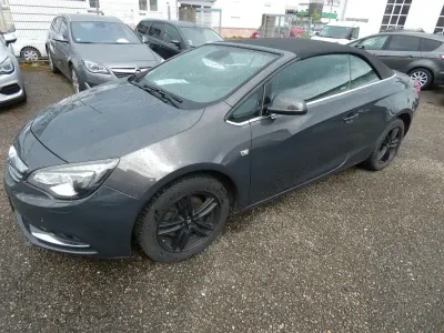 Gebraucht Opel Cascada Innovation 200 PS (147 kW) 2016 Plat.anthr./rogrey/0j:silbergr Cabrio
