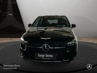 Second-hand Mercedes B200 Advanced 163 CP (119 kW) 2025 Negru Monovolum