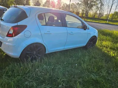 Używany Opel Corsa 100 KM (73 kW) 2012 Biały Hatchback