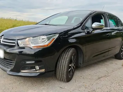 Gebraucht Citroën C4 SELECTION 131 PS (96 kW) 2014 Schwarz Limousine