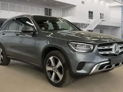 Używany Mercedes GLC300e AMG 320 KM (235 kW) 2021 Szary SUV