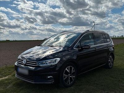 Gebraucht VW Touran Highline 150 PS (110 kW) 2020 Schwarz Van / Kleinbus