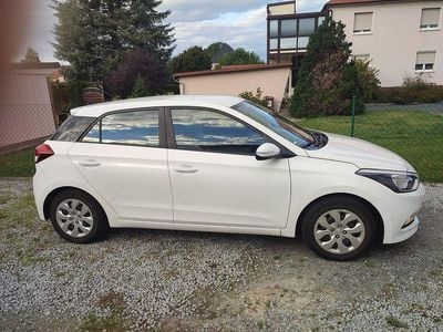 Usata Hyundai i20 75 CV (55 kW) 2017 Bianco Berlina